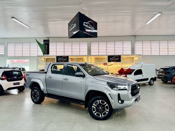 TOYOTA HILUX 2.8 D-4D TURBO DIESEL CD SRX 4X4 AUTOMÁTICO TOYOTA HILUX 2.8 D-4D TURBO DIESEL CD SRX 4X4 AUTOMÁTICO